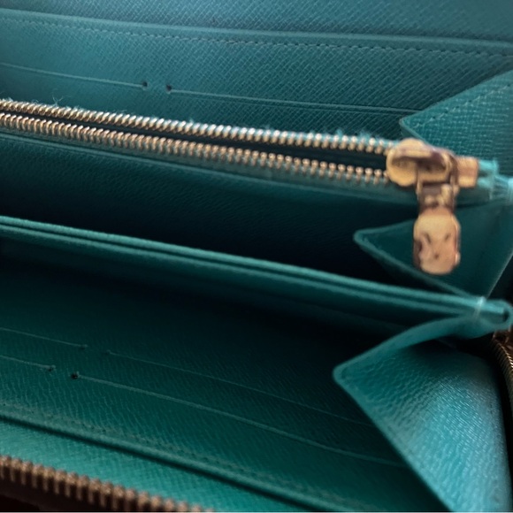 Louis Vuitton Voyage Monogram Wallet - Picture 5 of 7